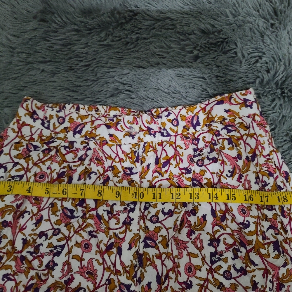 Shorts - Picture 4 of 7